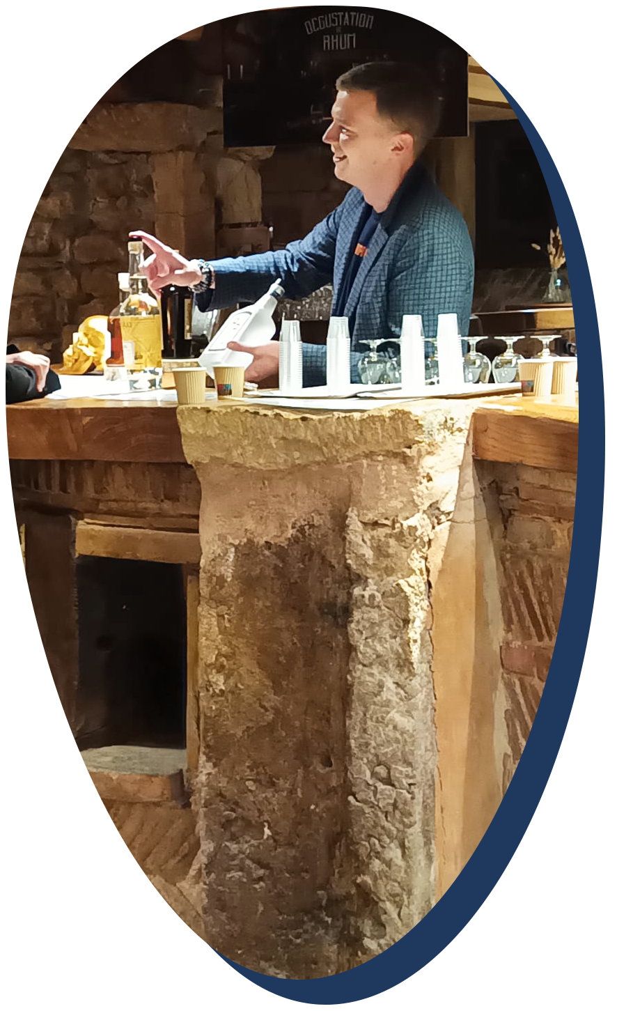 PORTRAIT D'ADRIEN, ANIMATEUR DU RHUM CLUB